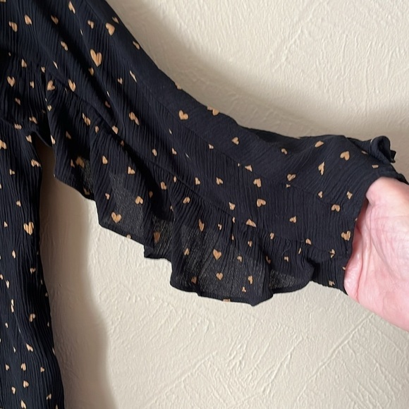LC Lauren Conrad Ruffle Blouse Black with Tan Hearts Ruffled Sleeves Size Medium - Picture 3 of 16